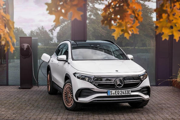 Компактный электрический кроссовер Mercedes-Benz EQA