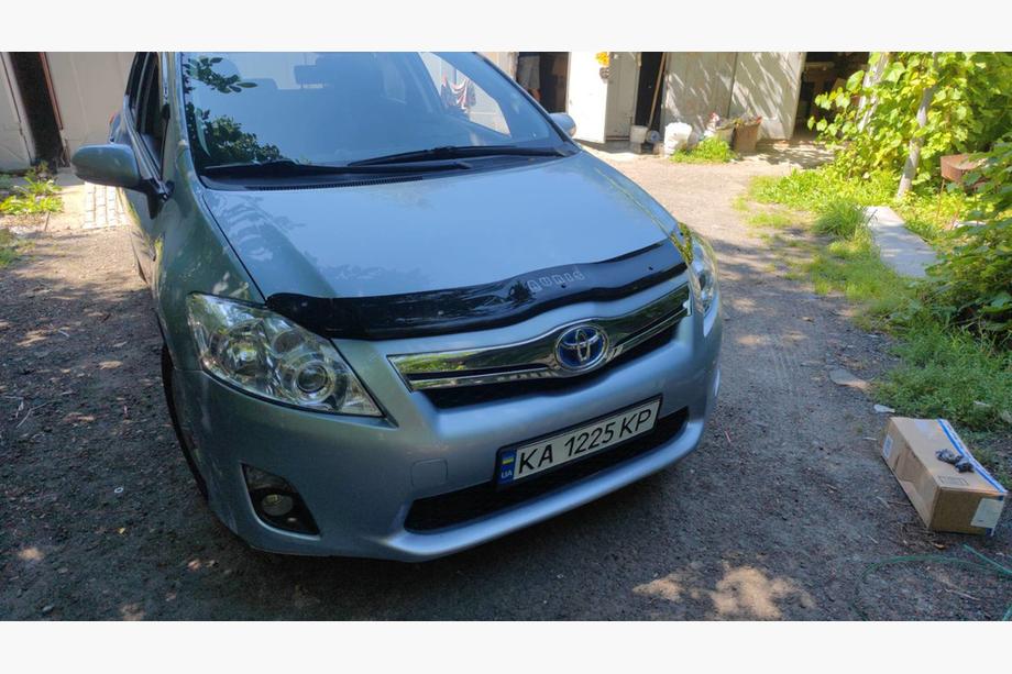 Toyota Auris 2007-2012 гг. Дефлектор капота 2009-2012 (VIP) Image