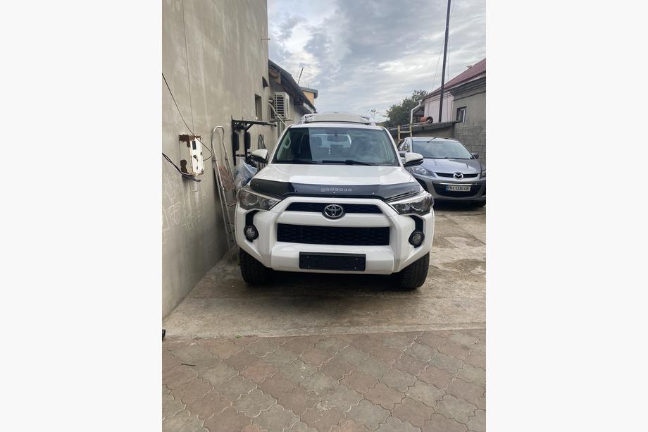 Toyota 4Runner 2009-2024 гг. Дефлектор капота (VIP) Image
