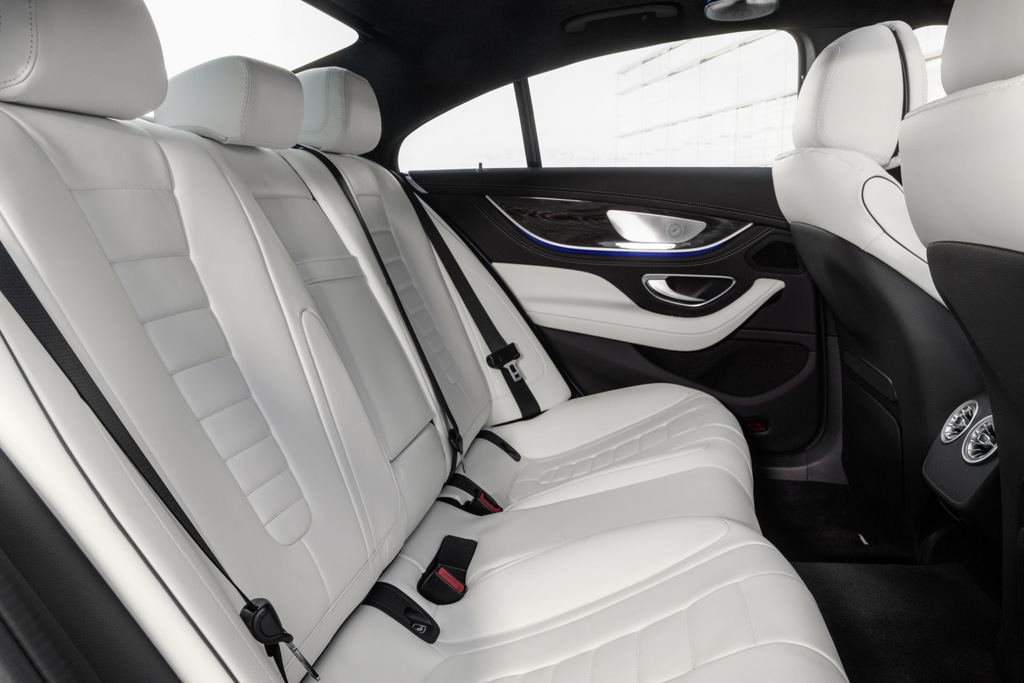 Полноприводный купеобразный седан Mercedes-Benz CLS-Class