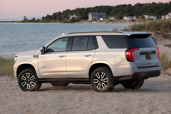 Обзор большого восьмиместного внедорожника GMC Yukon фото 3