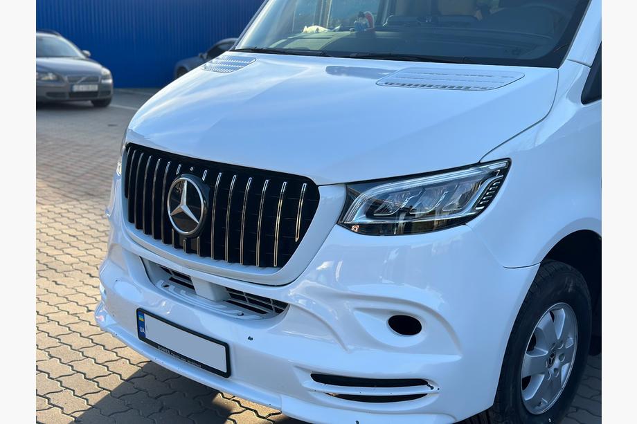 Mercedes Sprinter W907/W910 2018- гг. Передняя решетка Panamericana GT Хром Premium V1 Без рамки Image