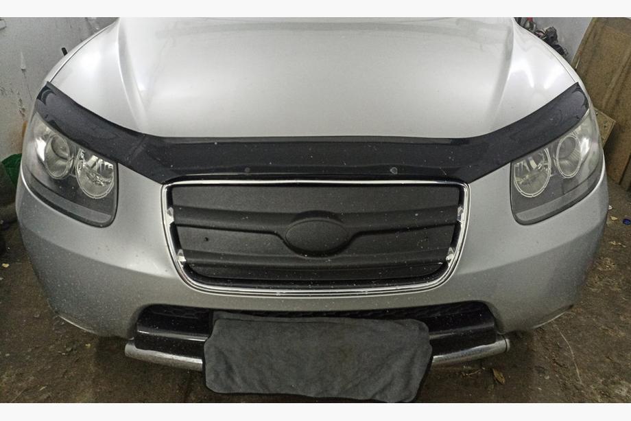 Hyundai Santa Fe 2 2006-2012 гг. Зимняя решетка 2005-2010 (верхняя) Image