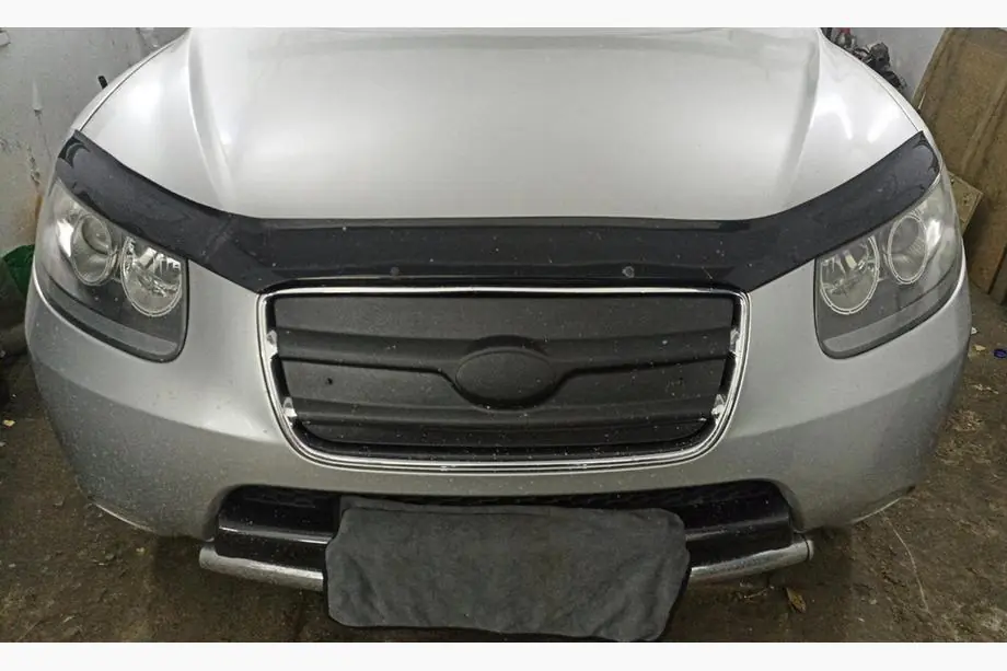 Hyundai Santa Fe 2 2006-2012 гг. Зимняя решетка 2005-2010 (верхняя) Image
