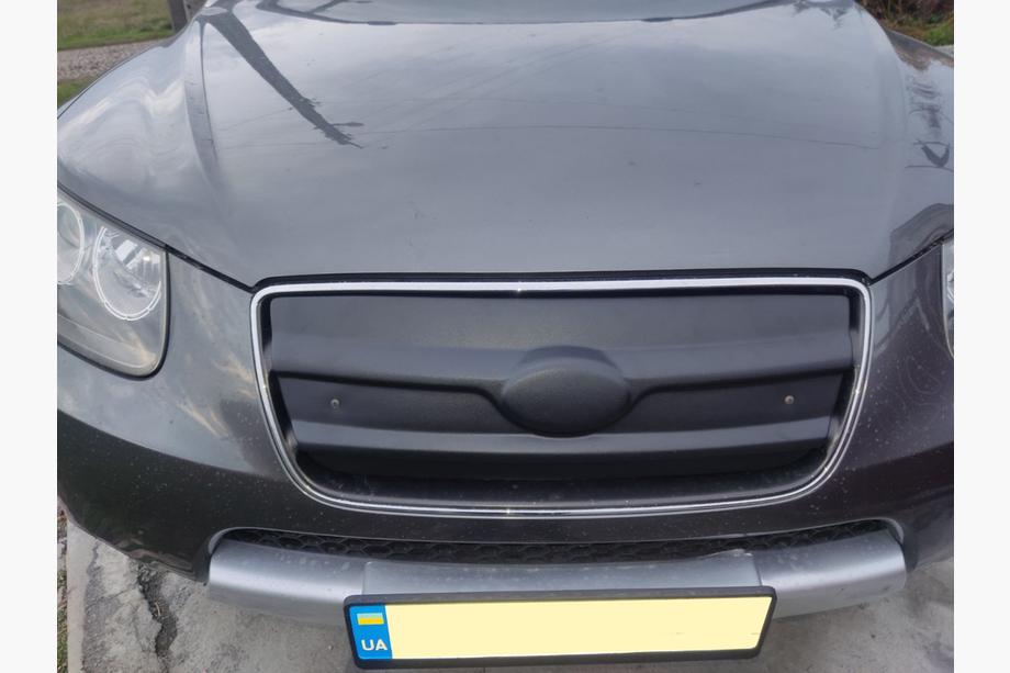 Hyundai Santa Fe 2 2006-2012 гг. Зимняя решетка 2005-2010 (верхняя) Матовый Фото 4