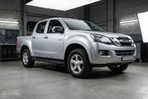 Isuzu D-Max 2011-2019 гг. Боковые Подножки Bosphore Black (2 шт., Алюминий) фото 1