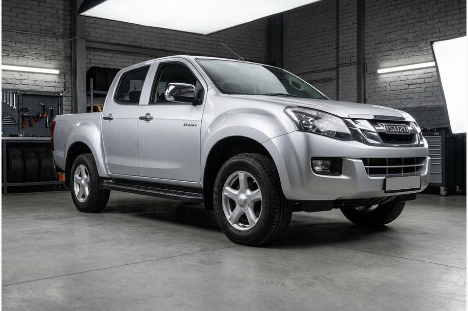 Isuzu D-Max 2011-2019 гг. Боковые Подножки Bosphore Black (2 шт., Алюминий) Image