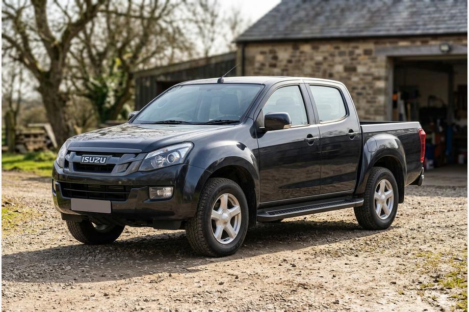 Isuzu D-Max 2011-2019 гг. Боковые Подножки Allmond Black (2 шт., Алюминий) Image