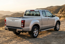 Isuzu D-Max 2011-2019 гг. Боковые Подножки BlackLine (2 шт., Алюминий) фото 1