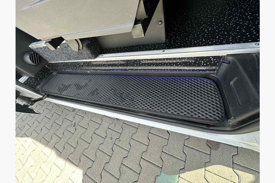 Mercedes Sprinter W907/W910 2018- гг. Полиуретановые коврики на пороги EVA (черные) Image