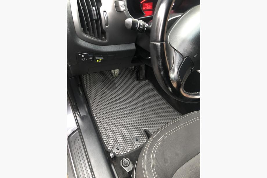 Kia Sportage 2010-2015 гг. Коврики EVA V2 (черные) Image