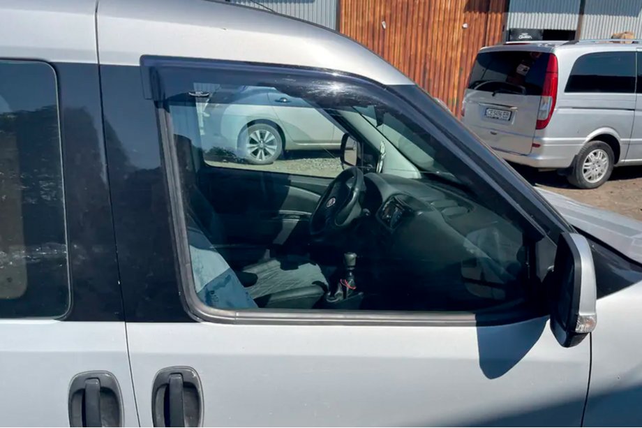 Opel Combo 2012-2018 гг. Ветровики на окна (2 шт, HIC) Фото 2