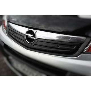 Зимняя накладка на решетку радиатора 2007-2015 (V2, верхняя) Opel Vivaro 2001–2015 гг. фото 1