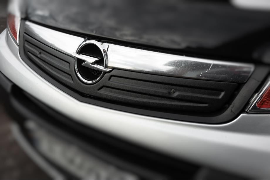 Opel Vivaro 2001–2015 гг. Зимняя накладка на решетку радиатора 2007-2015 (V2, верхняя) Image