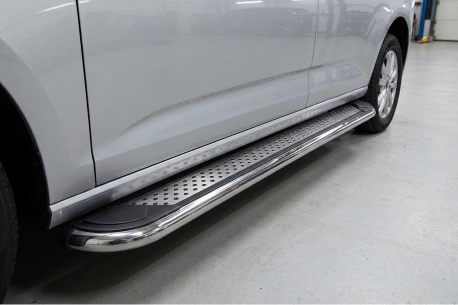 Volkswagen Caddy 2020- гг. Боковые Подножки Maydos V2 (2 шт., Алюминий и Нержавейка) Image