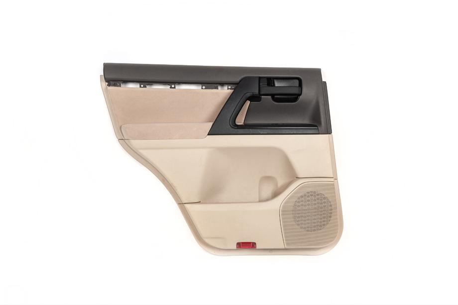 Toyota Land Cruiser 200 2007-2021 гг. Обшивка двери без деревянной вставки (1 шт) Image