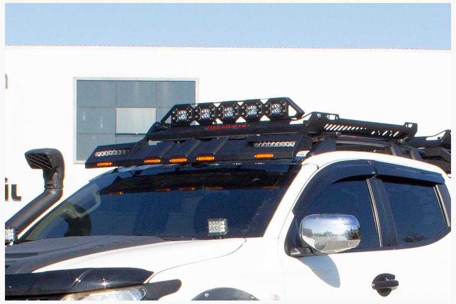 Toyota Hilux 2015- гг. Козырек лобового стекла (LED) Image