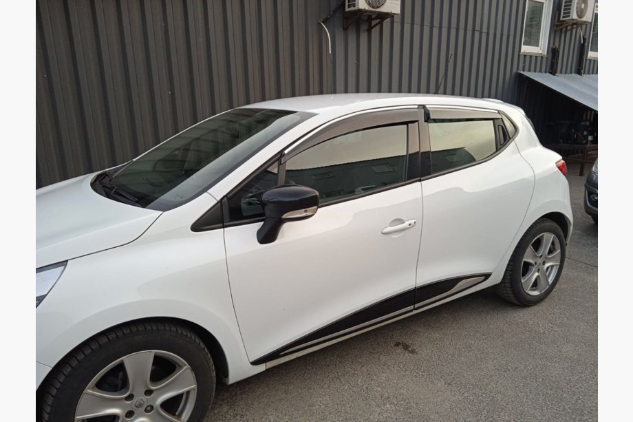 Renault Clio V 2019- гг. Ветровики с хромированным молдингом (4 шт., Sunplex Chrome) Image