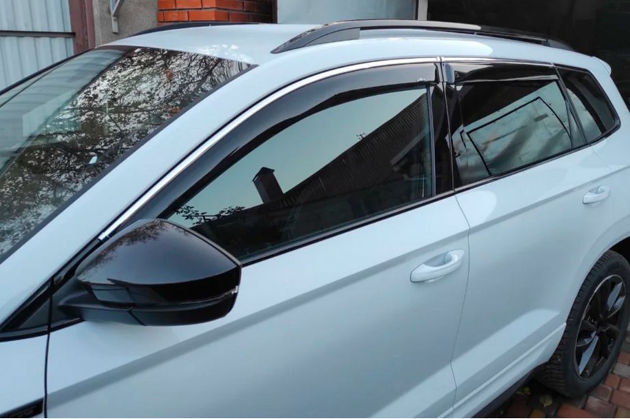 Skoda Karoq 2018- гг. Ветровики с хромированным молдингом (4 шт, HIC) Фото 1