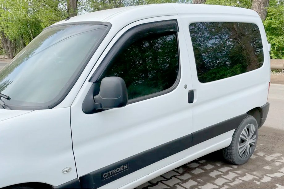 Peugeot Partner 1996-2008 гг. Ветровики 11 см (2 шт, HIC) Фото 1