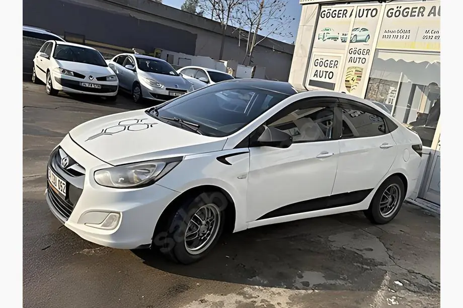 Hyundai Accent 2011-2017 гг. Накладки на зеркала без выреза под поворотник в стиле BMW (2 шт) Фото 6