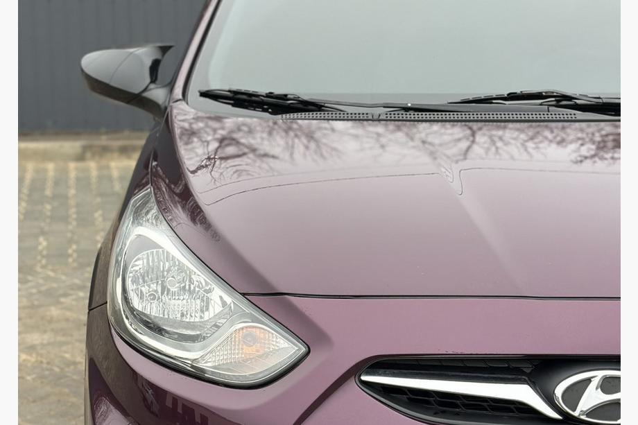 Hyundai Accent 2011-2017 гг. Накладки на зеркала с вырезом под поворотник в стиле BMW (2 шт) Image