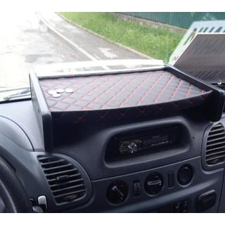 Полка на панель (2000-2006, Черная с красной строчкой) Mercedes Sprinter W901/902/903/904/905 1995–2006 гг. фото 1