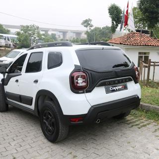 Пластиковая накладка на крышку багажника (3 детали) Dacia Duster 2018-2024 гг. фото 3