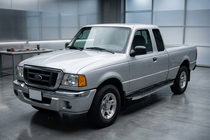 Ford Ranger 2002-2006 гг. Боковые Подножки BlackLine (2 шт., Алюминий) фото 1