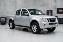 Isuzu D-Max 2002-2011 гг. Боковые Подножки BlackLine (2007-2012, 2 шт., Алюминий) фото 1