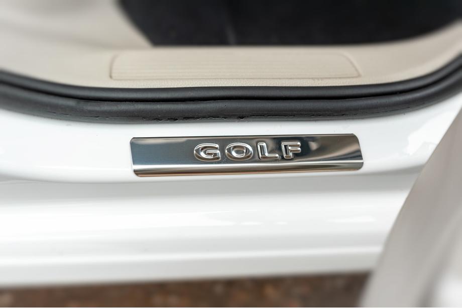 Volkswagen Golf 7/E-Golf 2012-2020 гг. Накладки на пороги OmsaLine V2 (4 шт, нержавейка) Фото 4