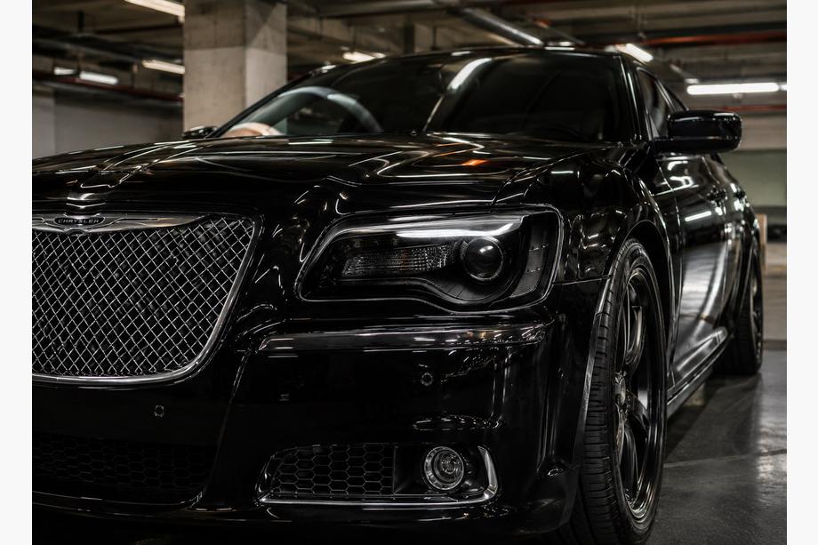 Chrysler C300 2011-2023 гг. Передние фары Black Edition (2 шт) Image