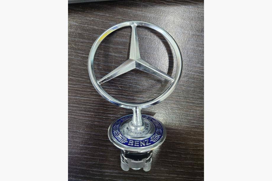 Mercedes E-class W210 1995-2002 гг. РАСПРОДАЖА! Эмблема прицел (с надписью) Image