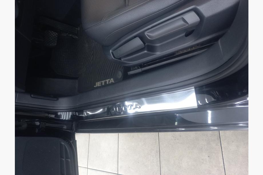 Volkswagen Jetta 2011-2018 гг. Накладки на пороги нержавейка Carmos V2 (4 шт) Фото 2