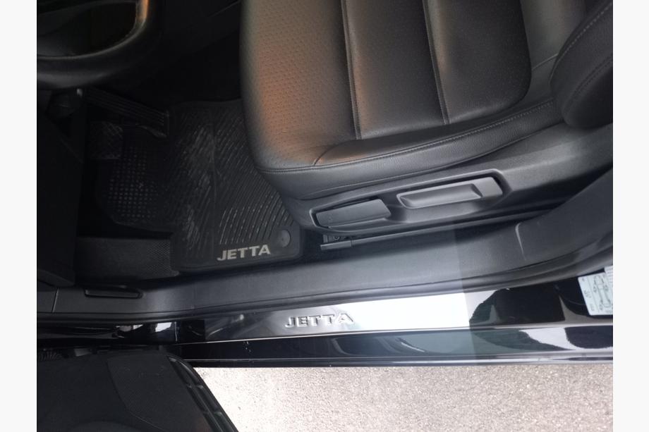 Volkswagen Jetta 2011-2018 гг. Накладки на пороги нержавейка Carmos V2 (4 шт) Фото 1